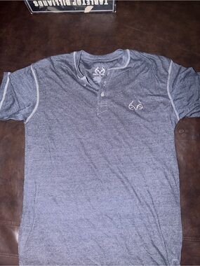 Realtree Men’s Short-Sleeve Henley Shirt in Navy